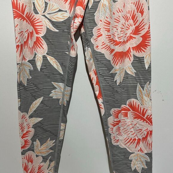 Aerie Chill Play Move Pink Grey Floral Leggings Size Medium - Picture 4 of 10